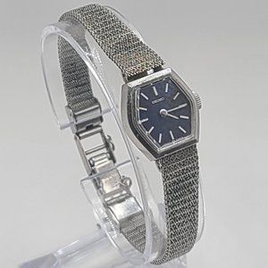 Timeless Elegance: Vintage Women's Seiko Hexagonal Wind-Up Watch
